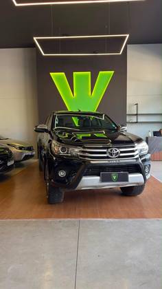 TOYOTA HILUX 2.8 SRX 4X4 CD 16V DIESEL 4P AUTOMÁTICO TOYOTA HILUX 2.8 SRX 4X4 CD 16V DIESEL 4P AUTOMÁTICO